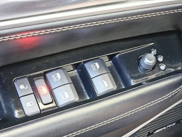 Used 2024 Jeep Wagoneer L Series II RWD image 21