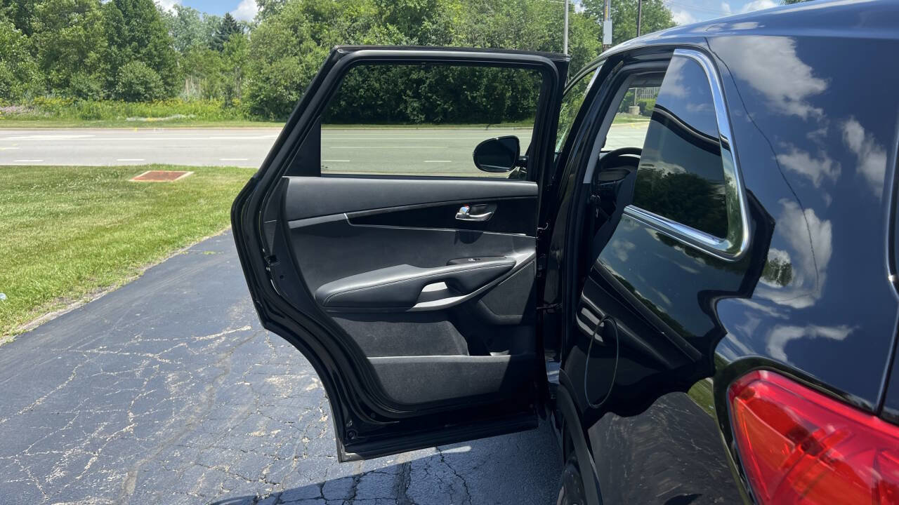 Used 2017 Kia Sorento L image 30