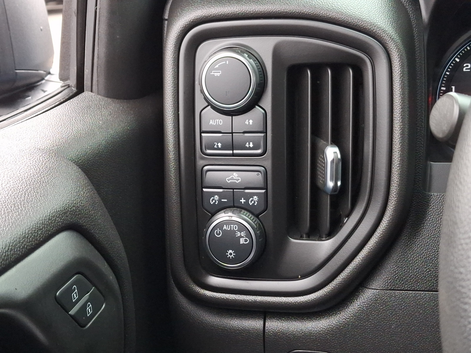 Used 2020 Chevrolet Silverado 1500 Custom Trail Boss w/ Custom Convenience Package AWD/4WD image 22
