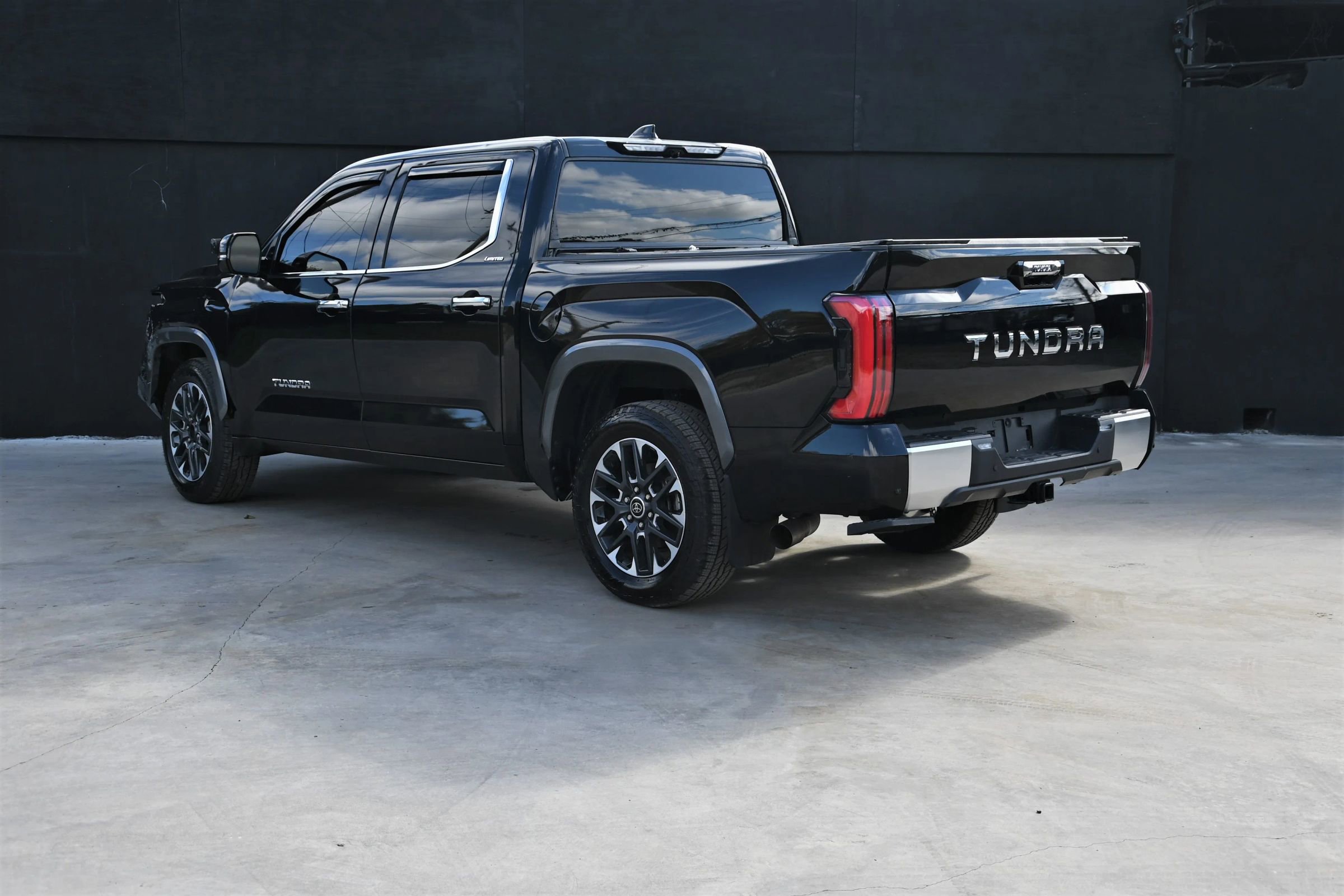 Used 2022 Toyota Tundra Limited image 3
