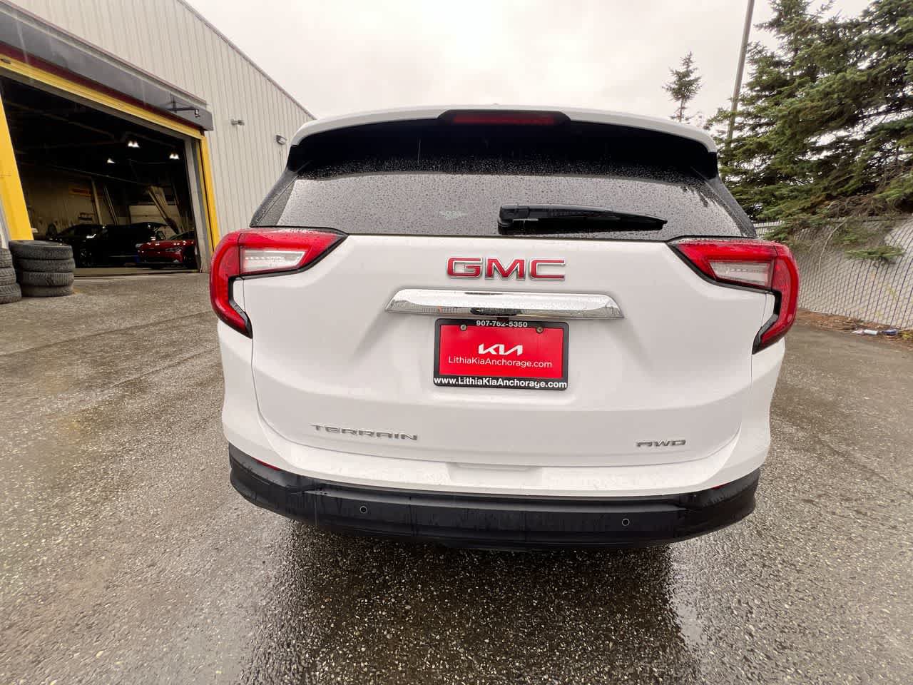 Used 2023 GMC Terrain SLE w/ Driver Convenience Package AWD/4WD image 27