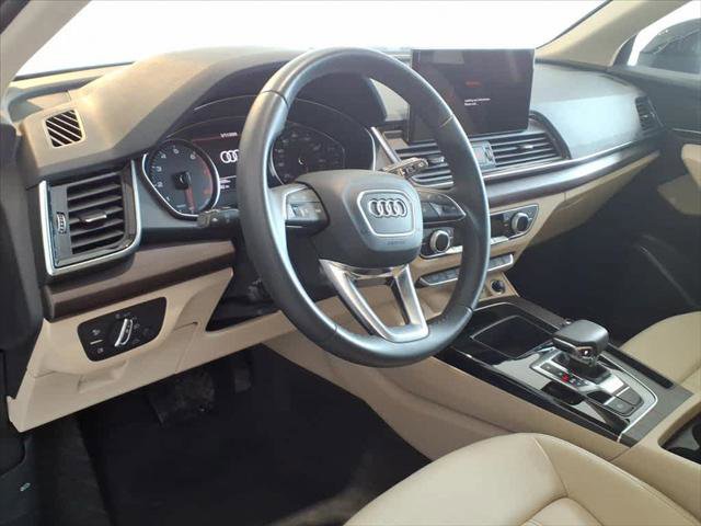 Used 2023 Audi Q5 2.0T Premium w/ Convenience Package image 9