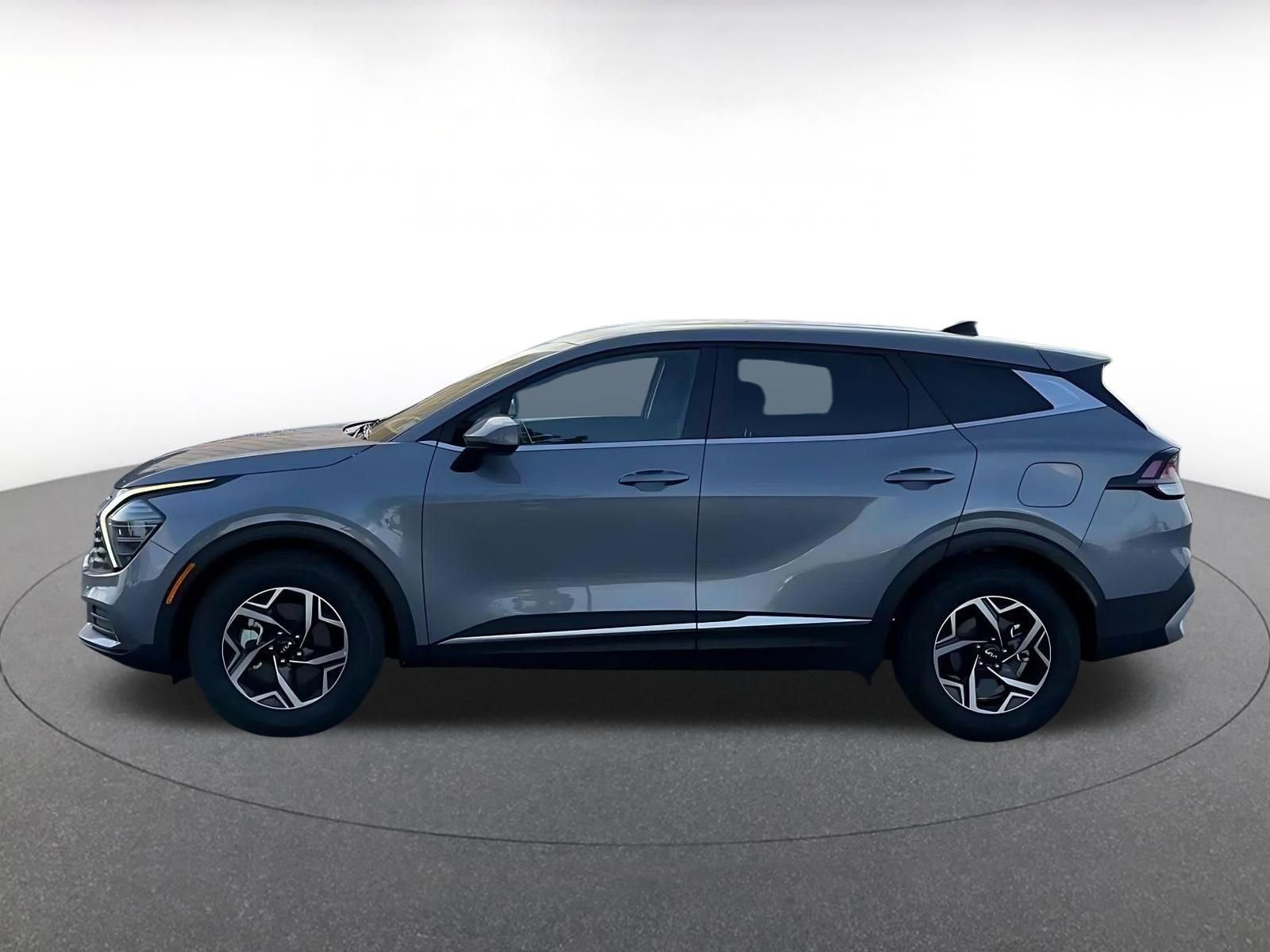 Used 2025 Kia Sportage LX FWD image 9