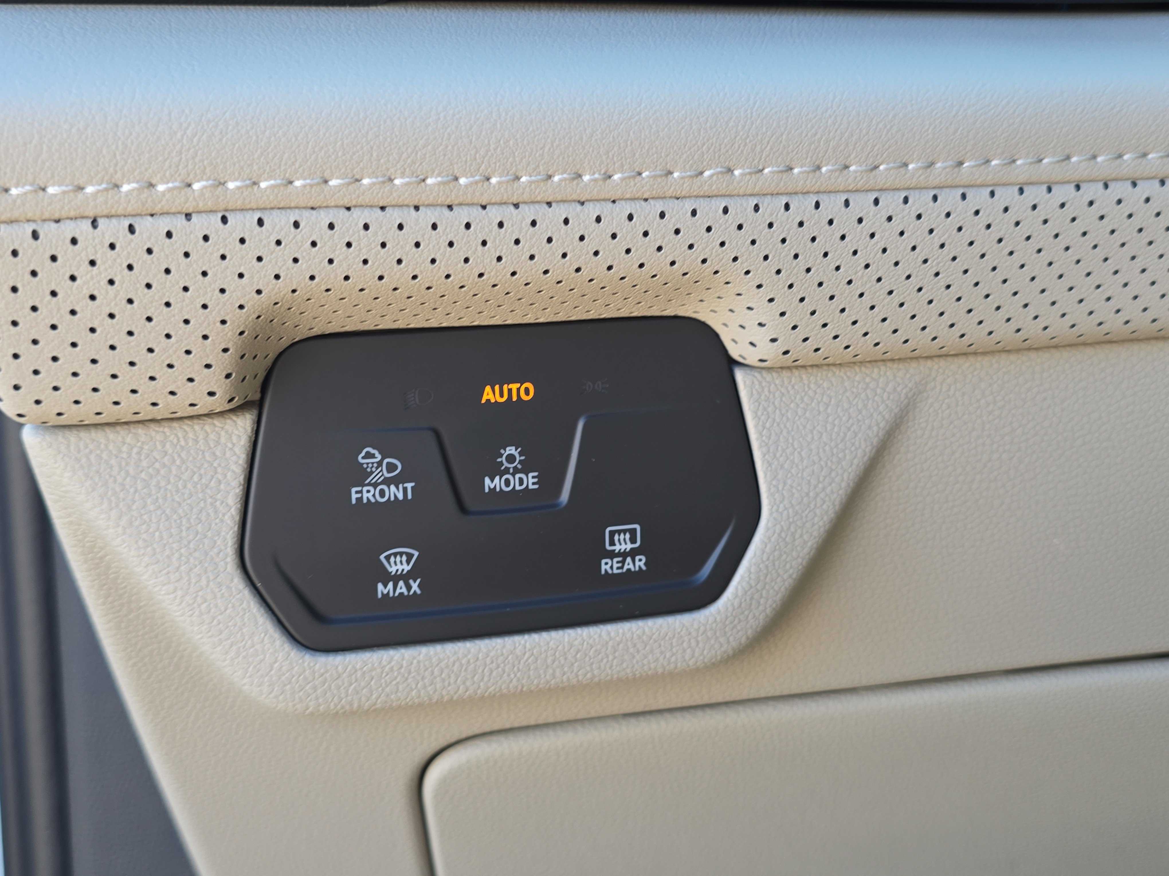 New 2026 Volkswagen Atlas SE image 28