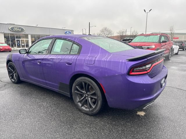 Used 2018 Dodge Charger SXT w/ Blacktop Package image 3
