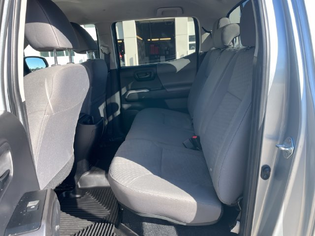 Used 2022 Toyota Tacoma SR5 AWD/4WD image 28