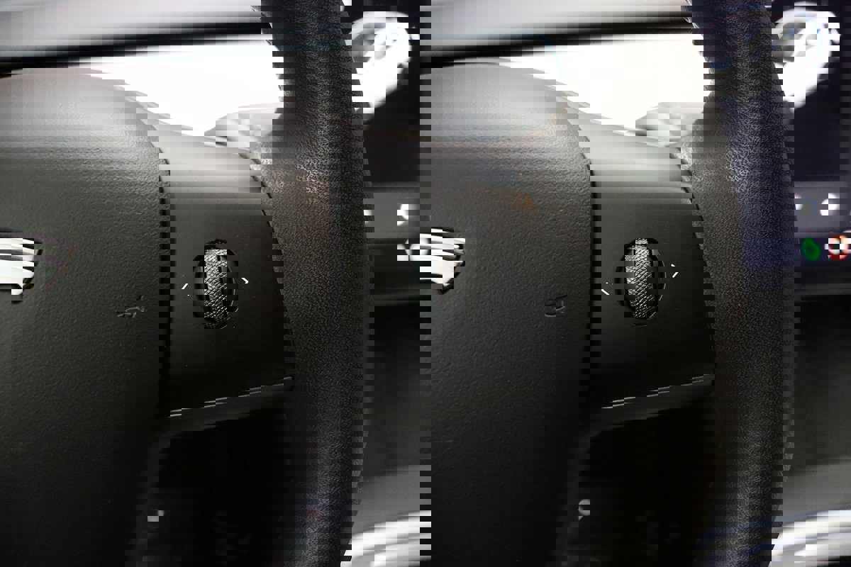 Used 2022 Tesla Model Y Long Range image 33