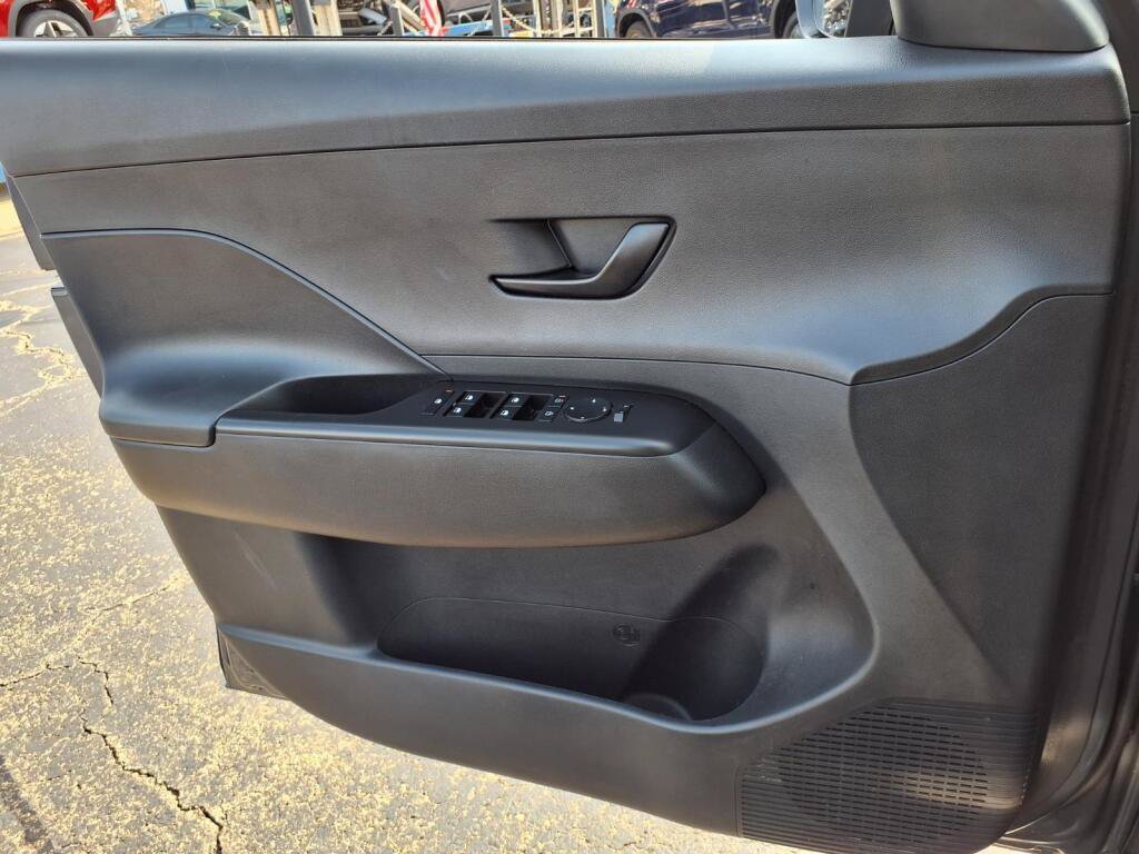 Used 2024 Hyundai Kona SEL AWD/4WD image 13