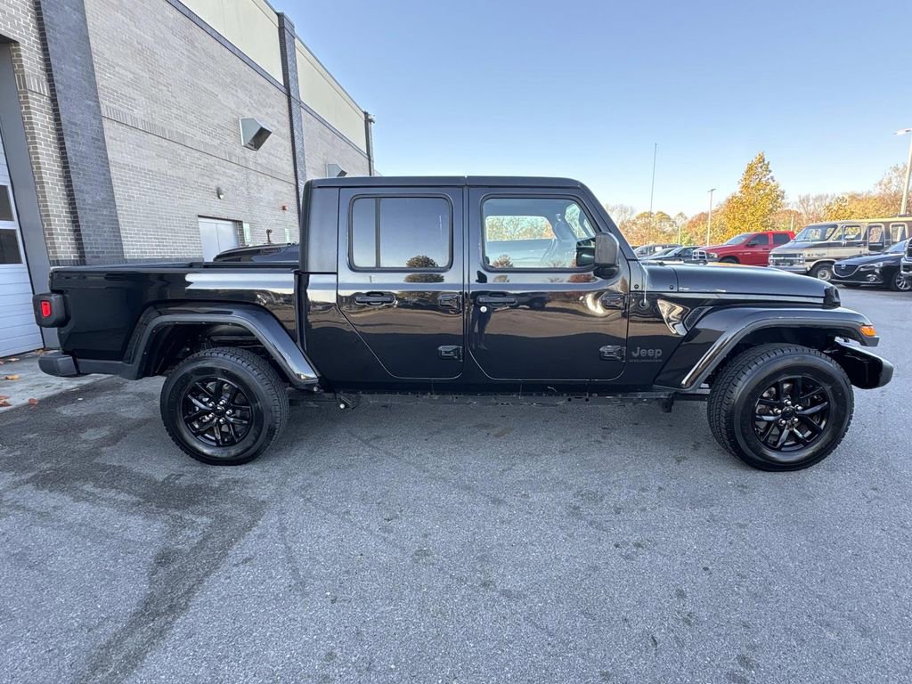 Used 2023 Jeep Gladiator Sport image 10