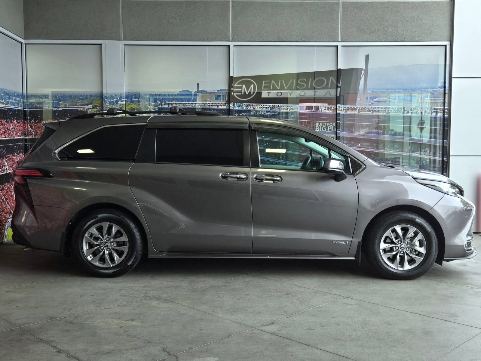Certified 2021 Toyota Sienna XLE w/ XLE Plus Package AWD/4WD image 4