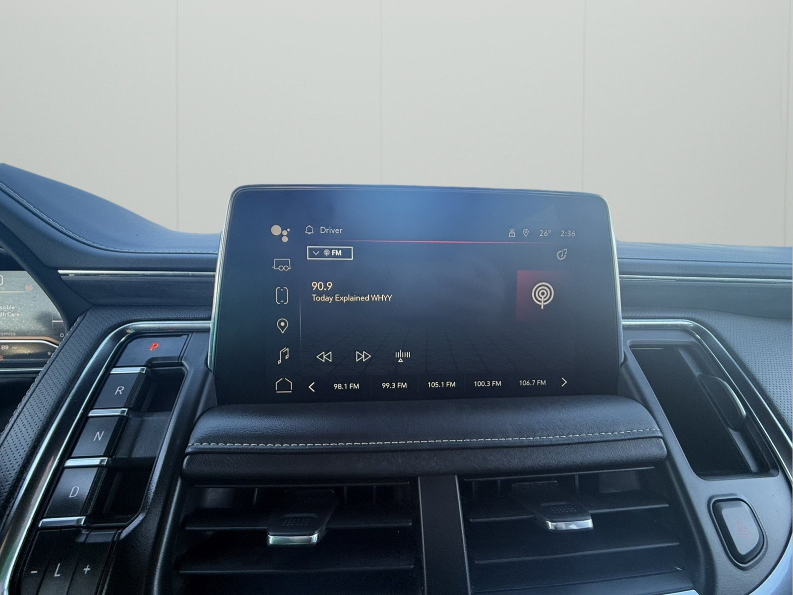 Used 2024 GMC Yukon SLT image 12