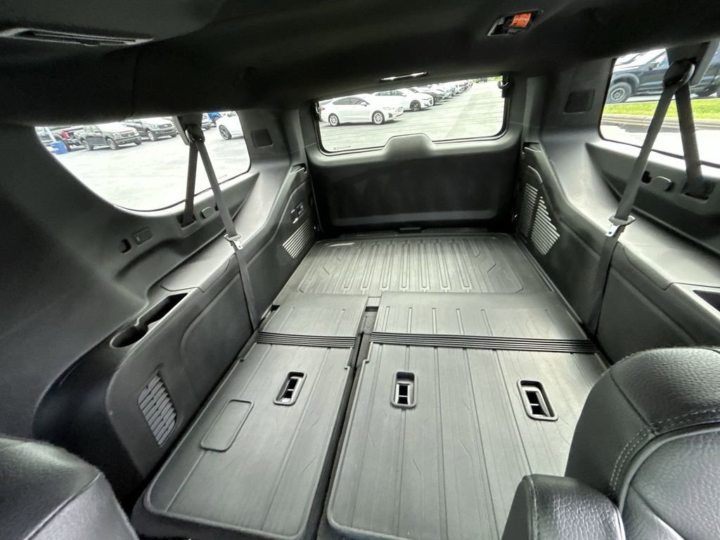 Used 2022 GMC Yukon XL Denali AWD/4WD image 30