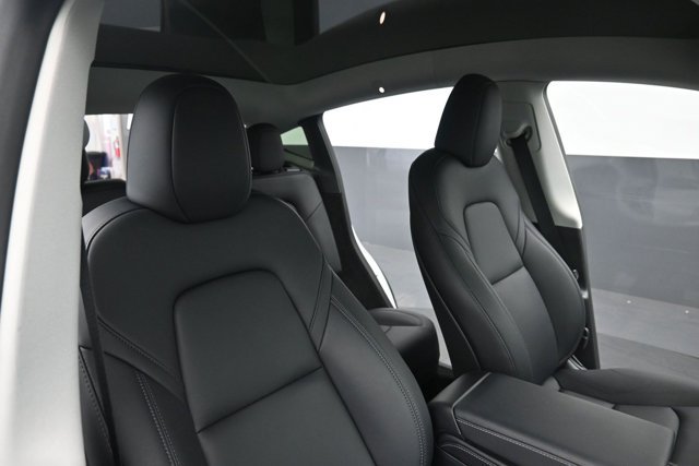 Used 2025 Tesla Model Y Long Range RWD image 27