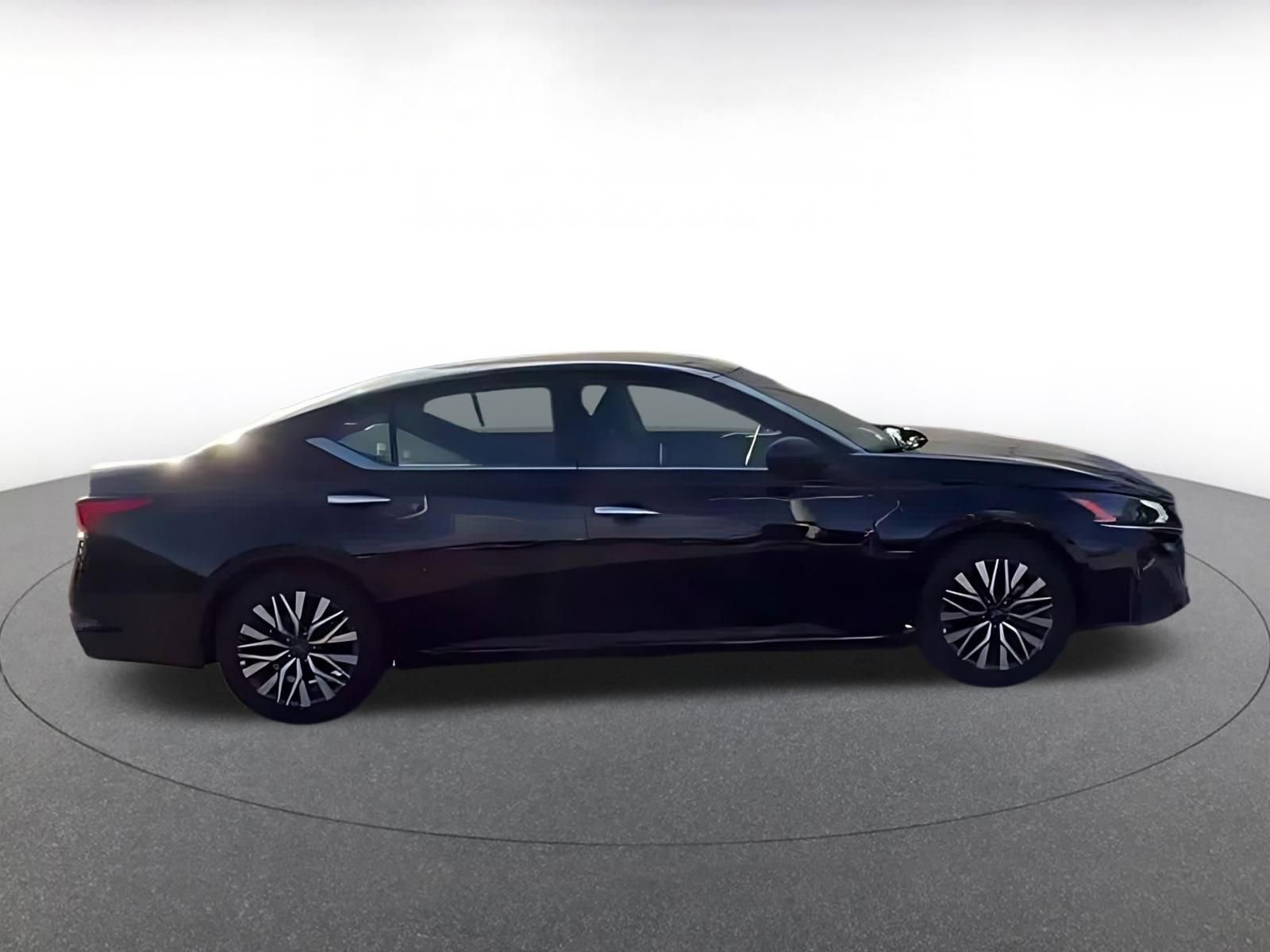 Used 2025 Nissan Altima 2.5 SV FWD image 7