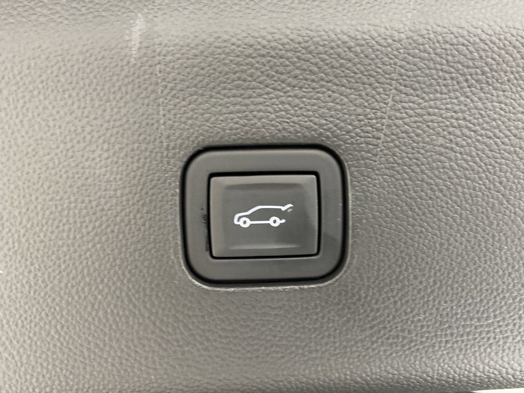 Used 2021 Buick Enclave Essence FWD image 22
