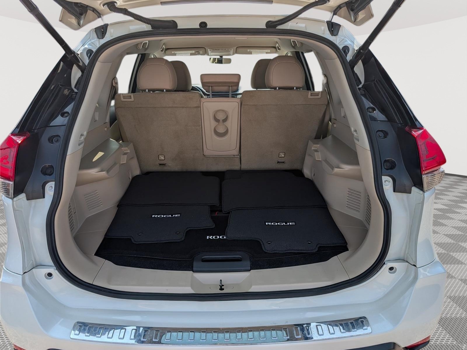 Used 2018 Nissan Rogue SV AWD/4WD image 12