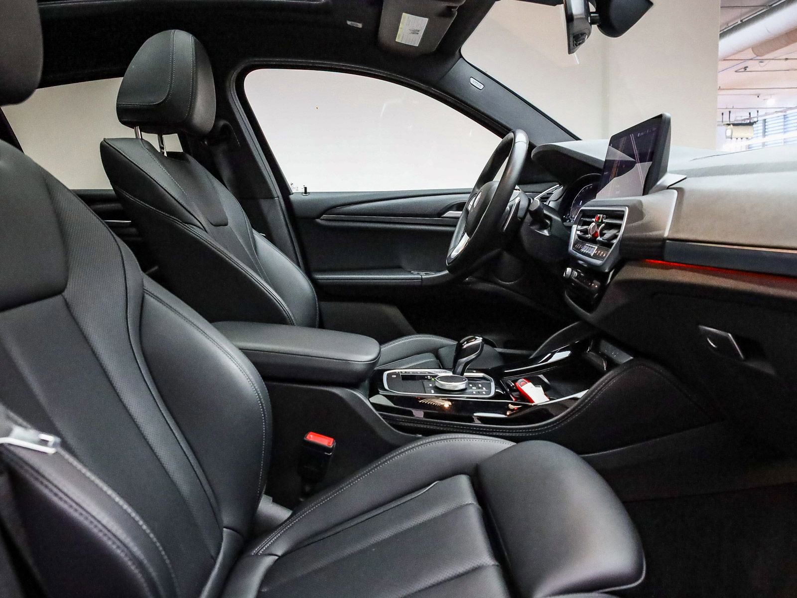 Certified 2023 BMW X4 xDrive30i w/ Premium Package image 18