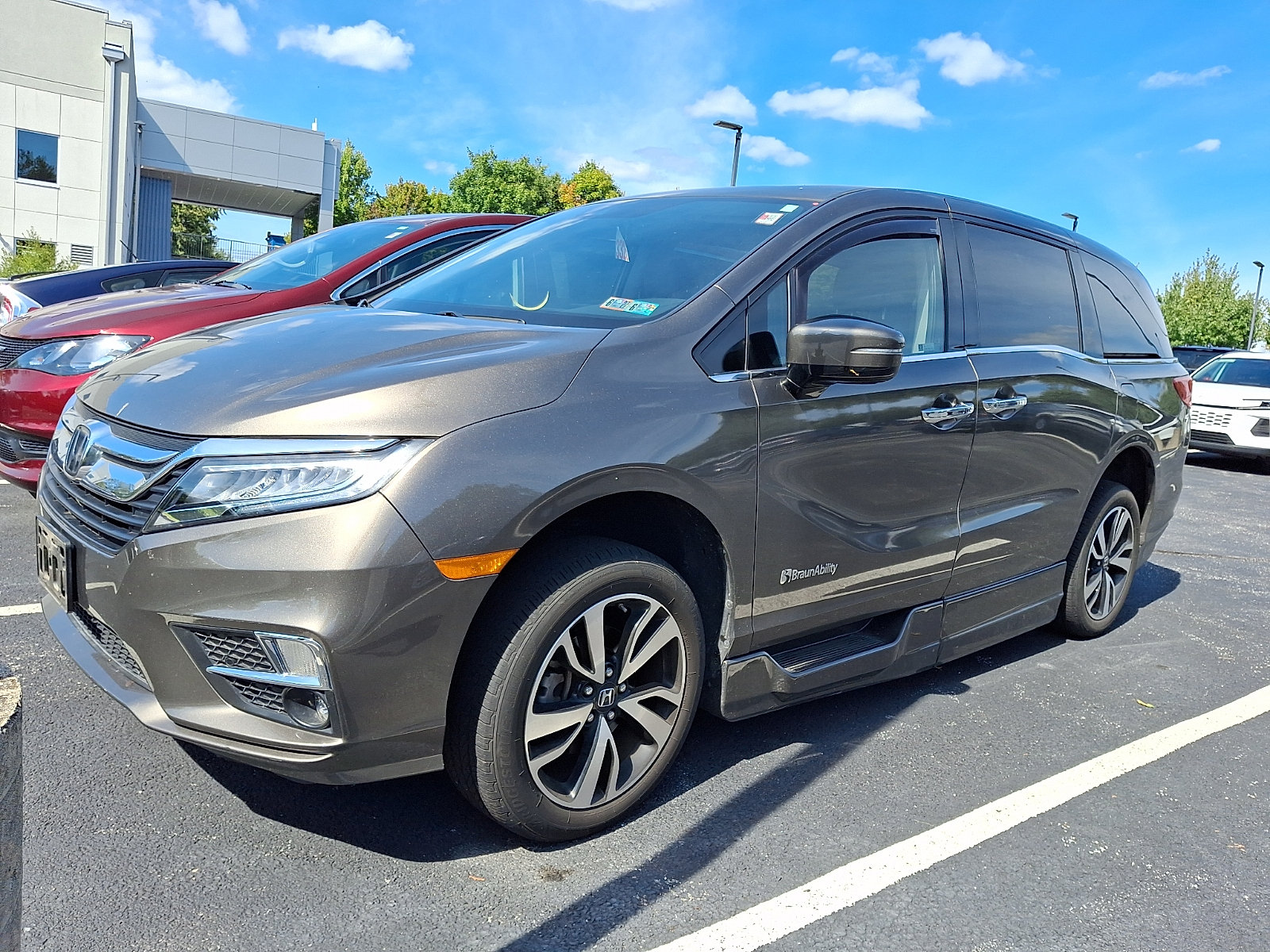 Used 2020 Honda Odyssey Elite image 2