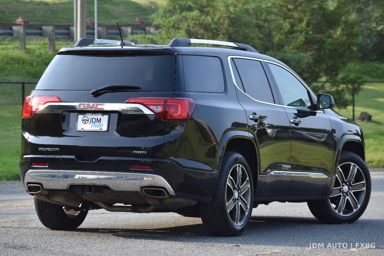 Used 2017 GMC Acadia Denali w/ Technology Package AWD/4WD image 5