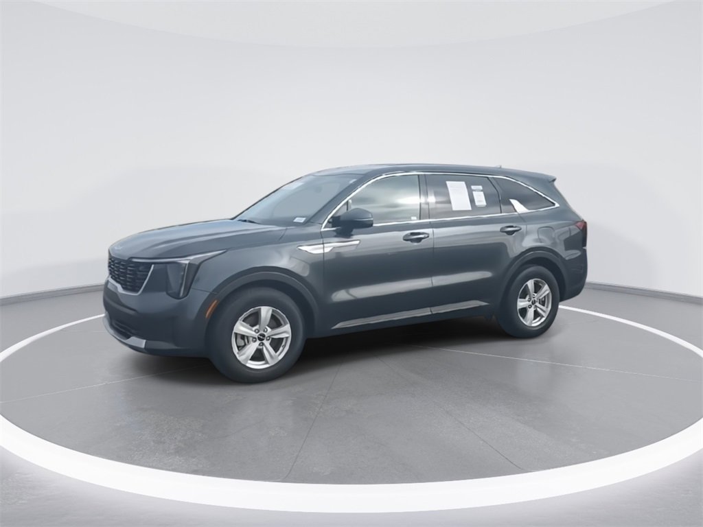 Used 2025 Kia Sorento LX image 4