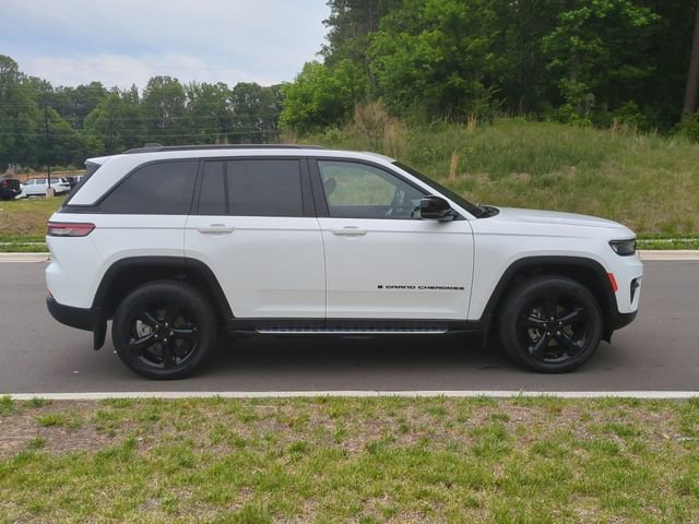Used 2023 Jeep Grand Cherokee Altitude AWD/4WD image 14