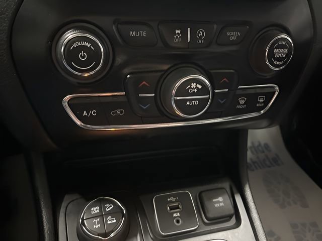Used 2019 Jeep Cherokee Trailhawk image 22