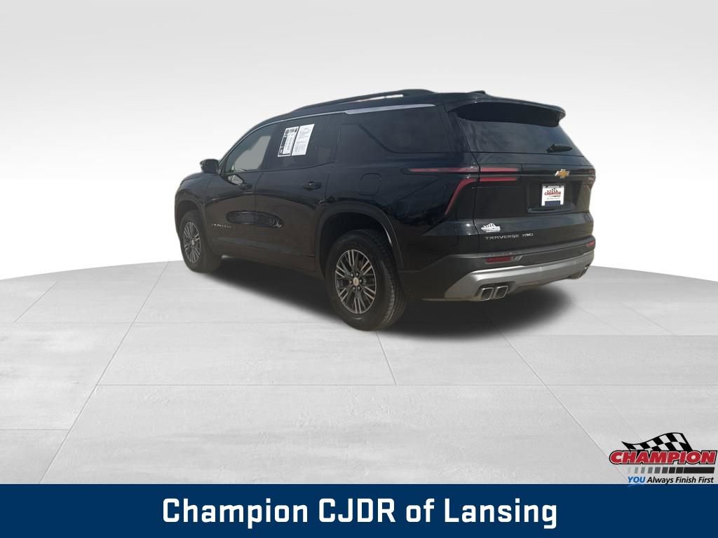Used 2024 Chevrolet Traverse LT image 3