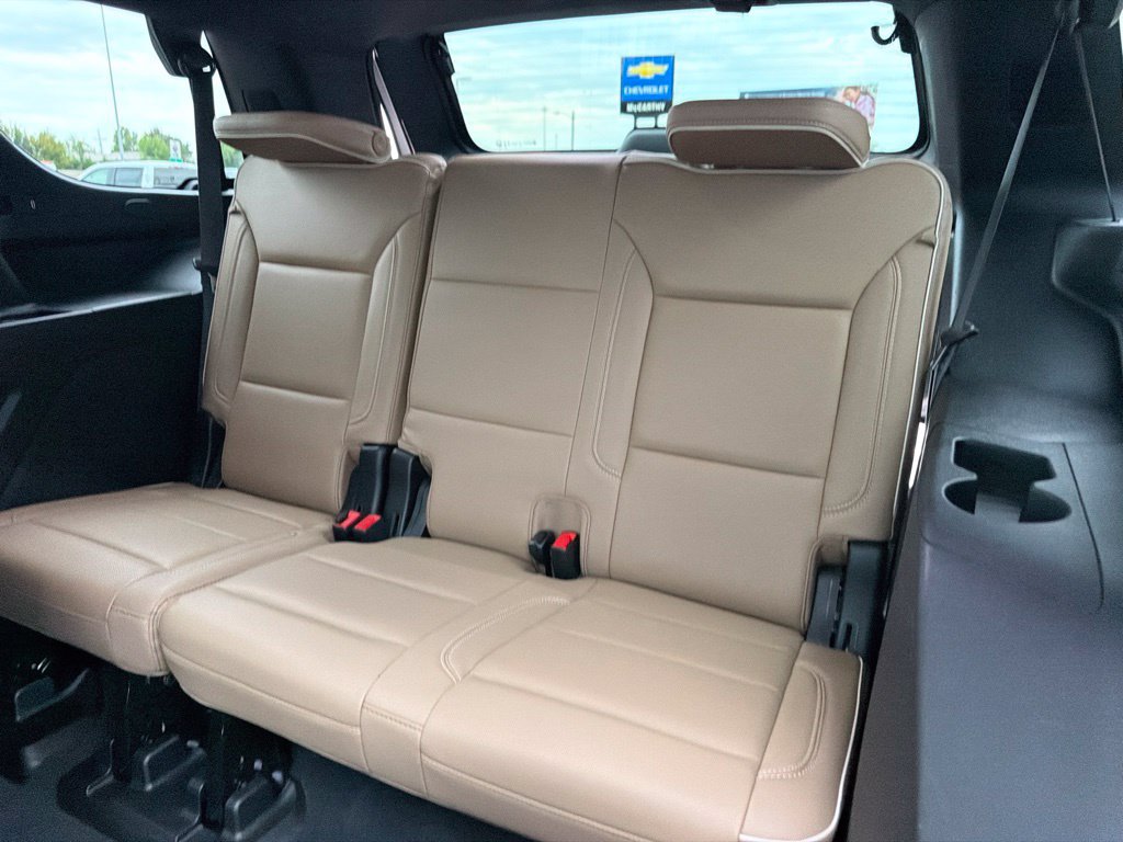 Used 2021 Chevrolet Tahoe Premier w/ Premium Package AWD/4WD image 16