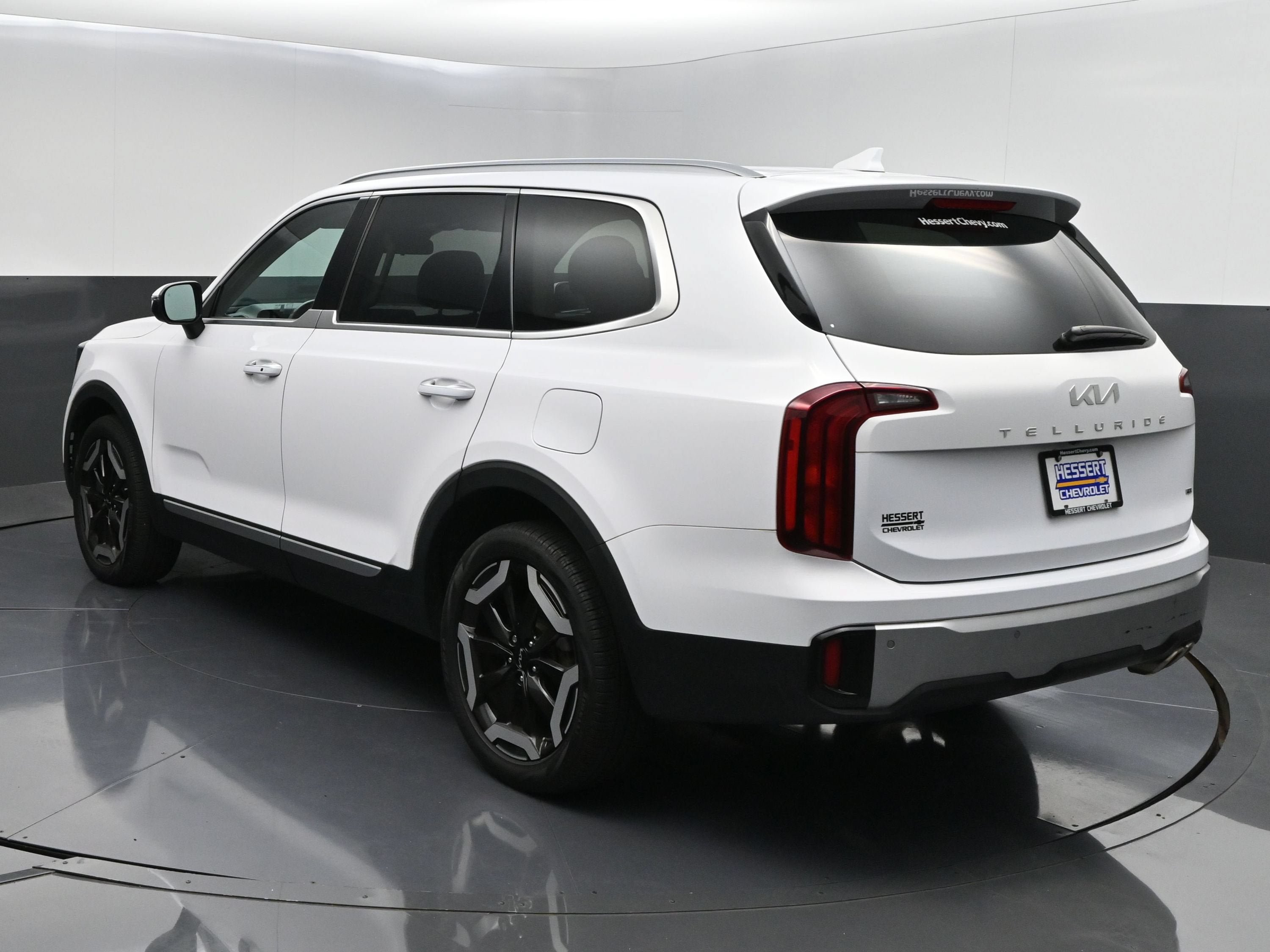 Used 2024 Kia Telluride S w/ S Sunroof Package AWD/4WD image 6