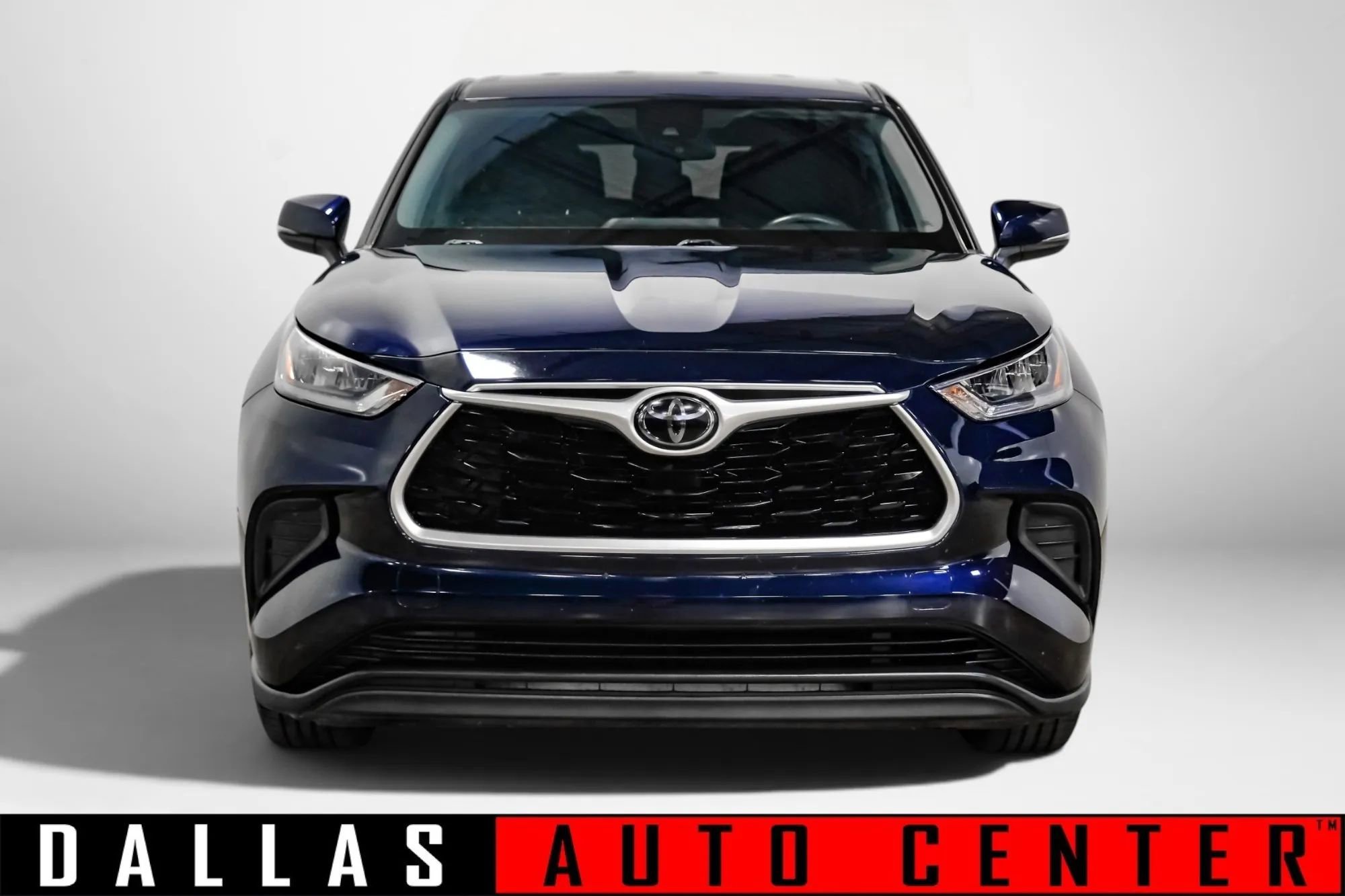 Used 2020 Toyota Highlander L FWD image 2