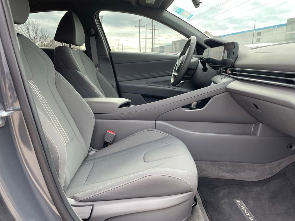 Used 2025 Hyundai Elantra SEL image 17