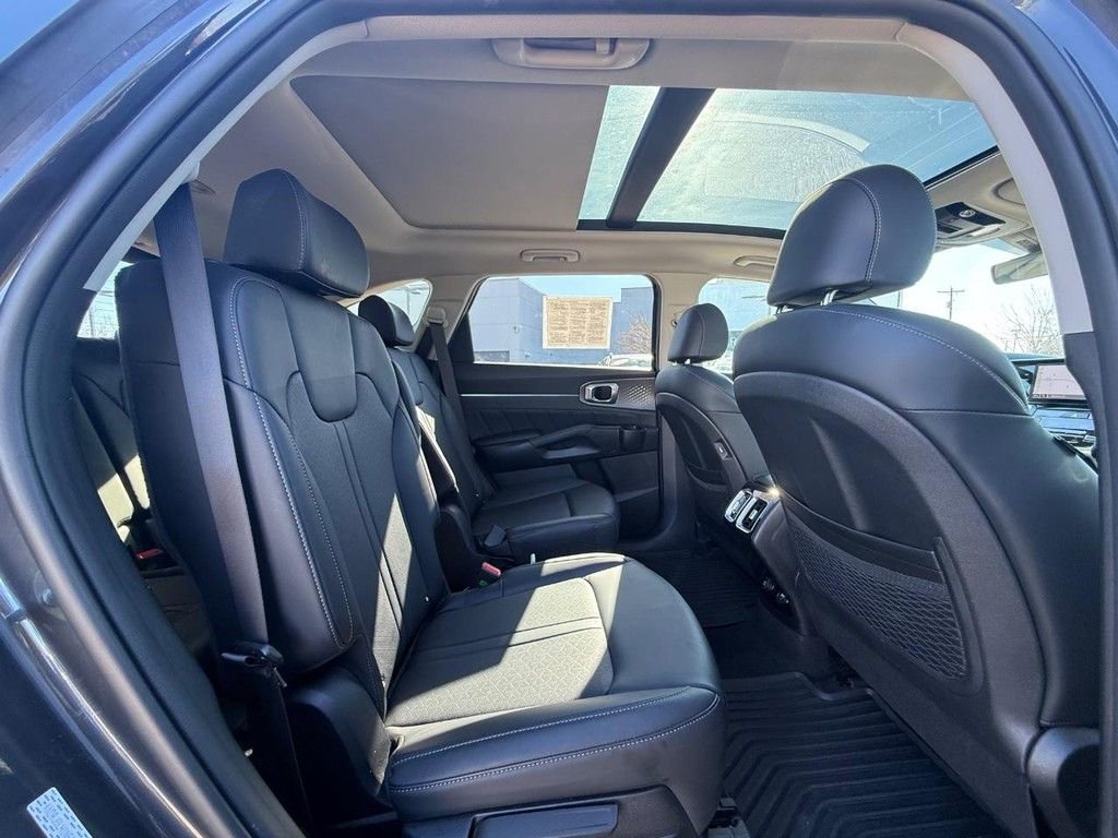 Used 2022 Kia Sorento SX w/ Panoramic Sunroof Package image 12