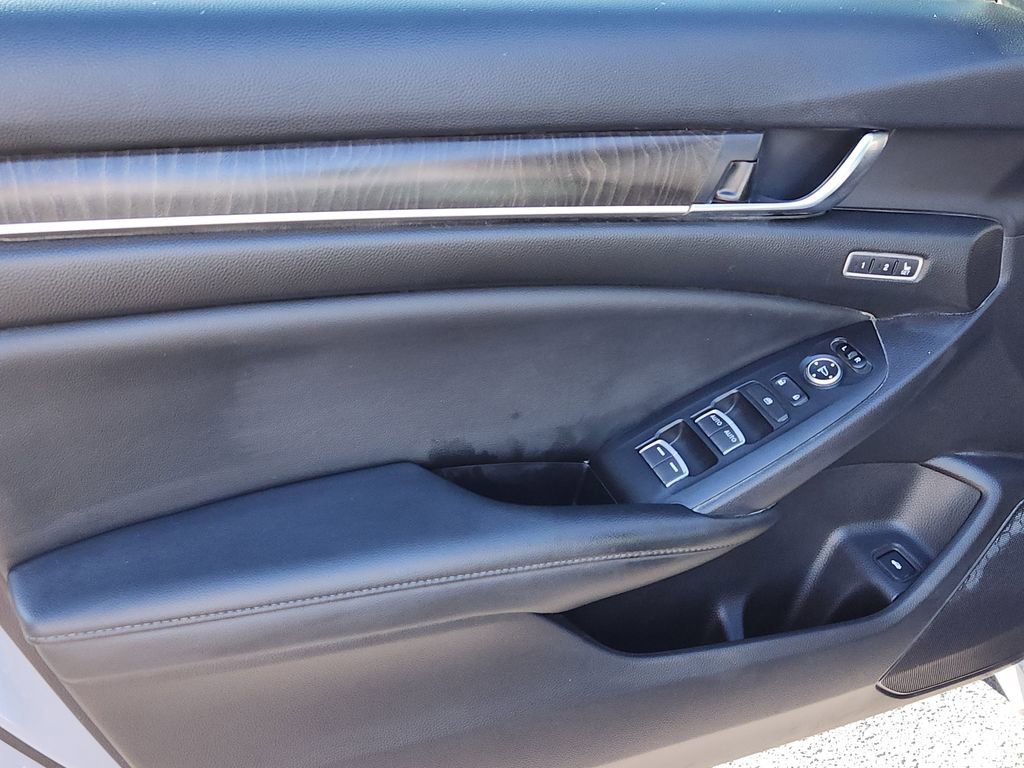Used 2021 Honda Accord Touring image 6
