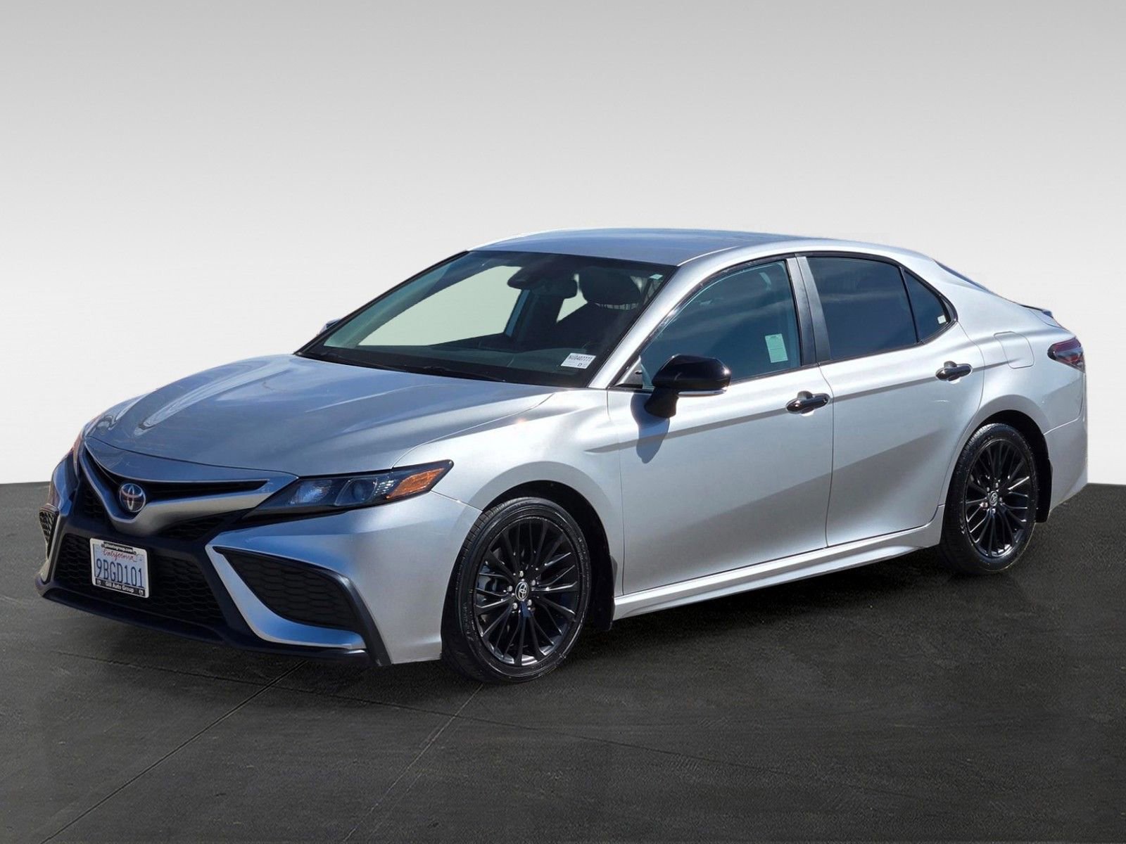 Used 2022 Toyota Camry SE w/ Convenience Package FWD image 8
