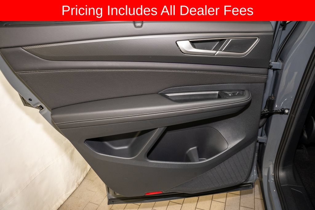 Used 2025 Volkswagen Atlas Cross Sport SEL R-Line AWD/4WD image 12