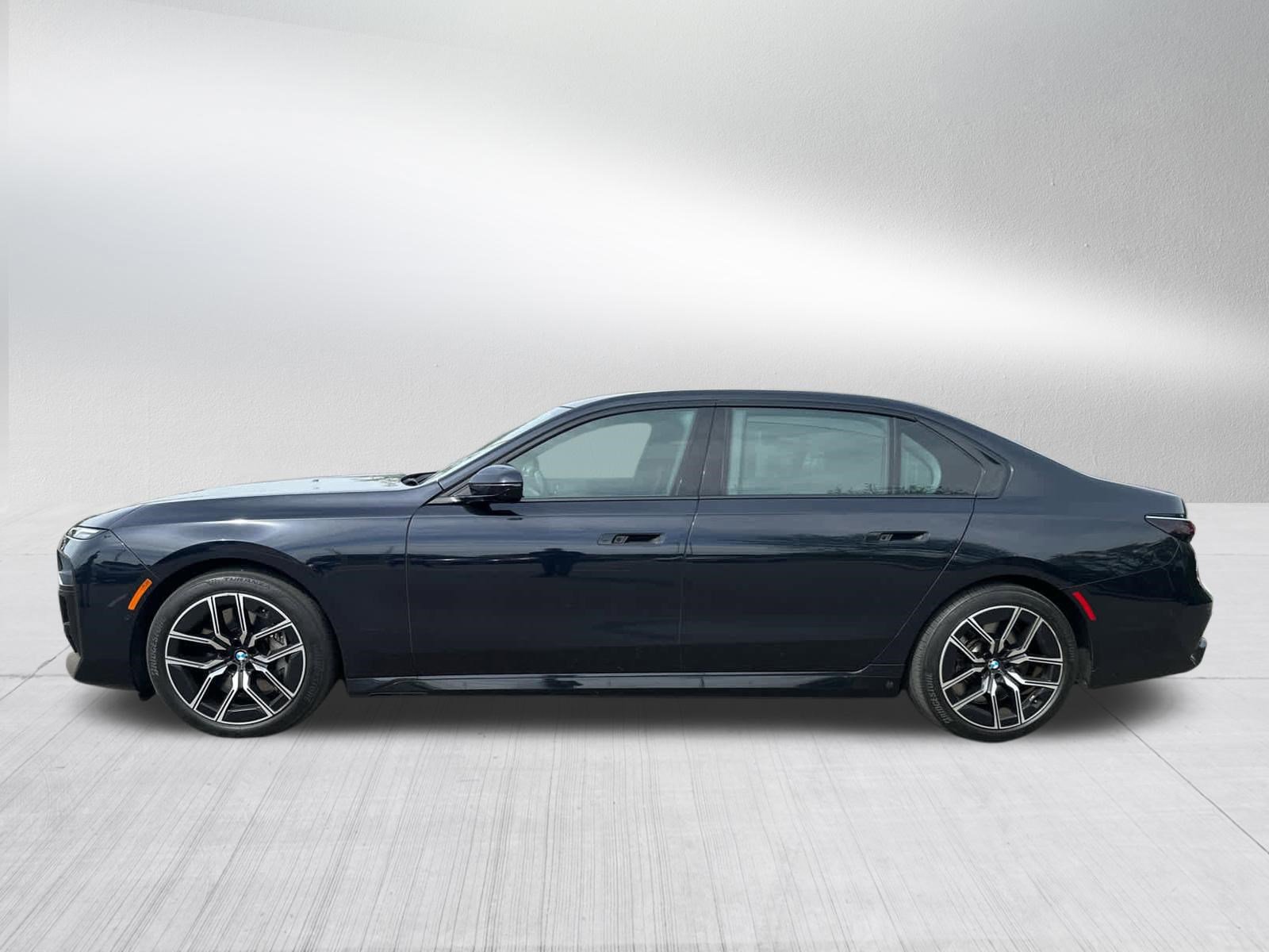 Used 2023 BMW 760i xDrive w/ Luxury Rear Seating Package AWD/4WD image 5