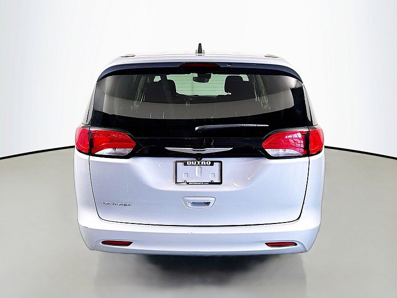 Used 2023 Chrysler Voyager LX image 6