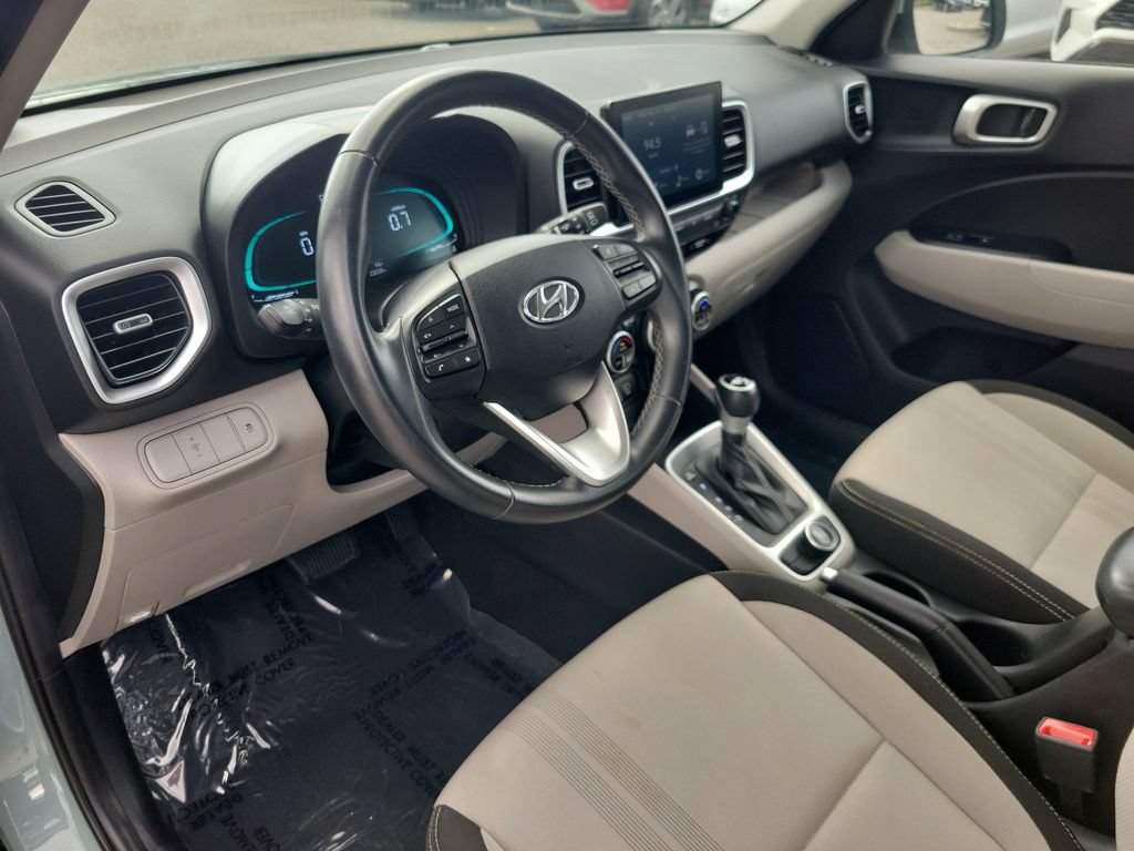 Used 2025 Hyundai Venue SEL FWD image 14