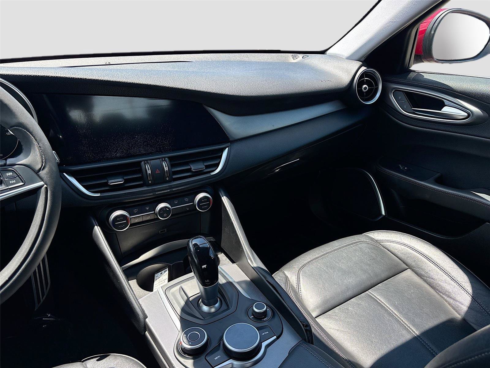 Used 2017 Alfa Romeo Giulia w/ Sport Appearance Package RWD image 22