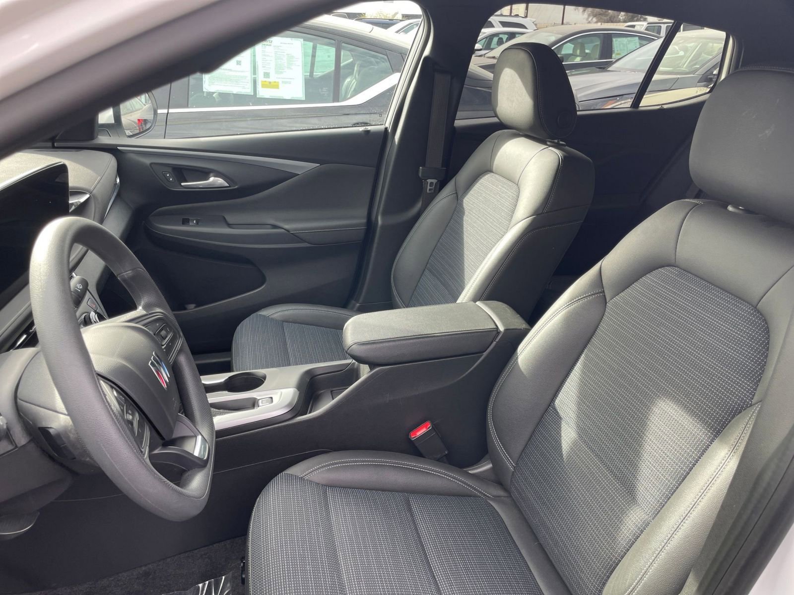 Used 2025 Buick Envista Preferred image 36