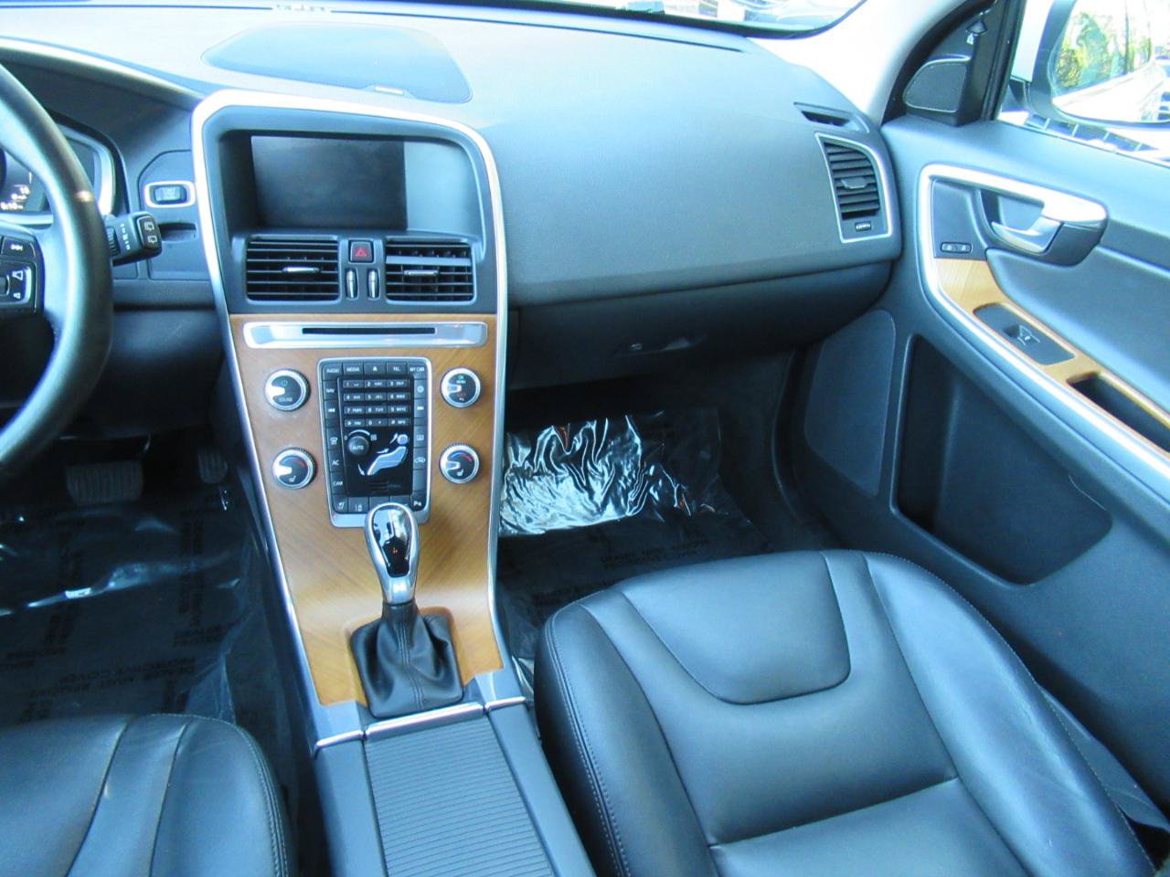 Used 2017 Volvo XC60 T5 Inscription w/ Advanced Package AWD/4WD image 15