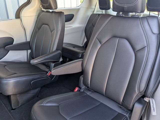 Used 2023 Chrysler Pacifica Touring-L FWD image 24