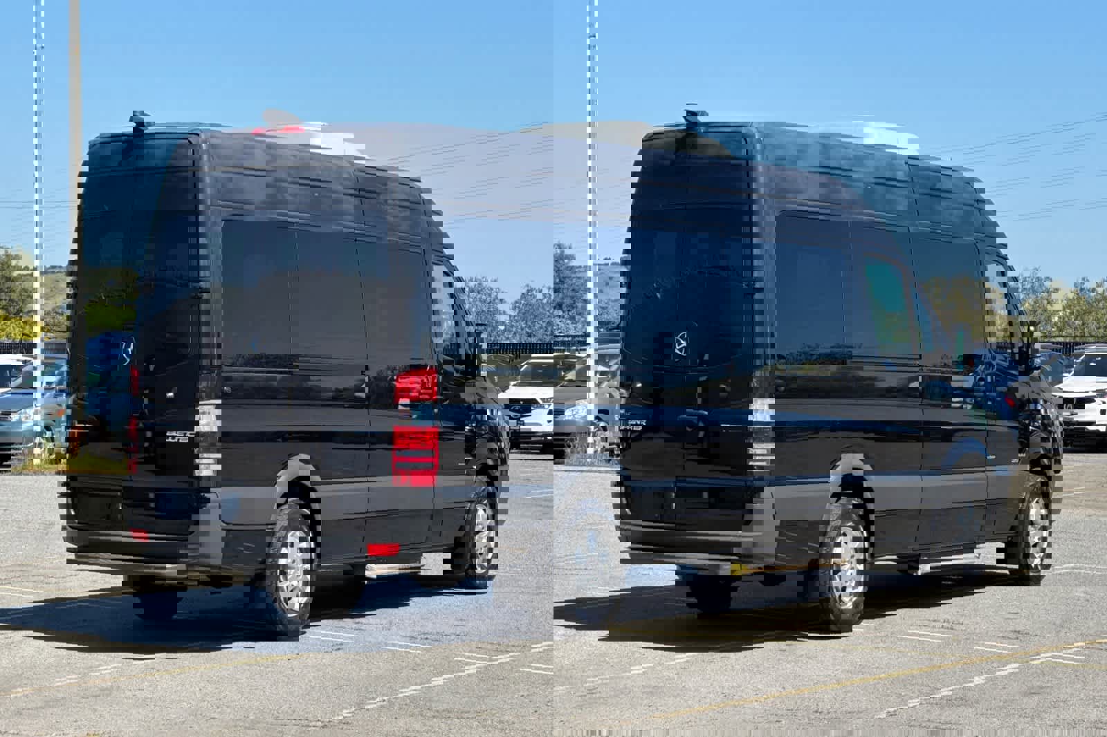 Used 2016 Mercedes-Benz Sprinter 2500 image 3