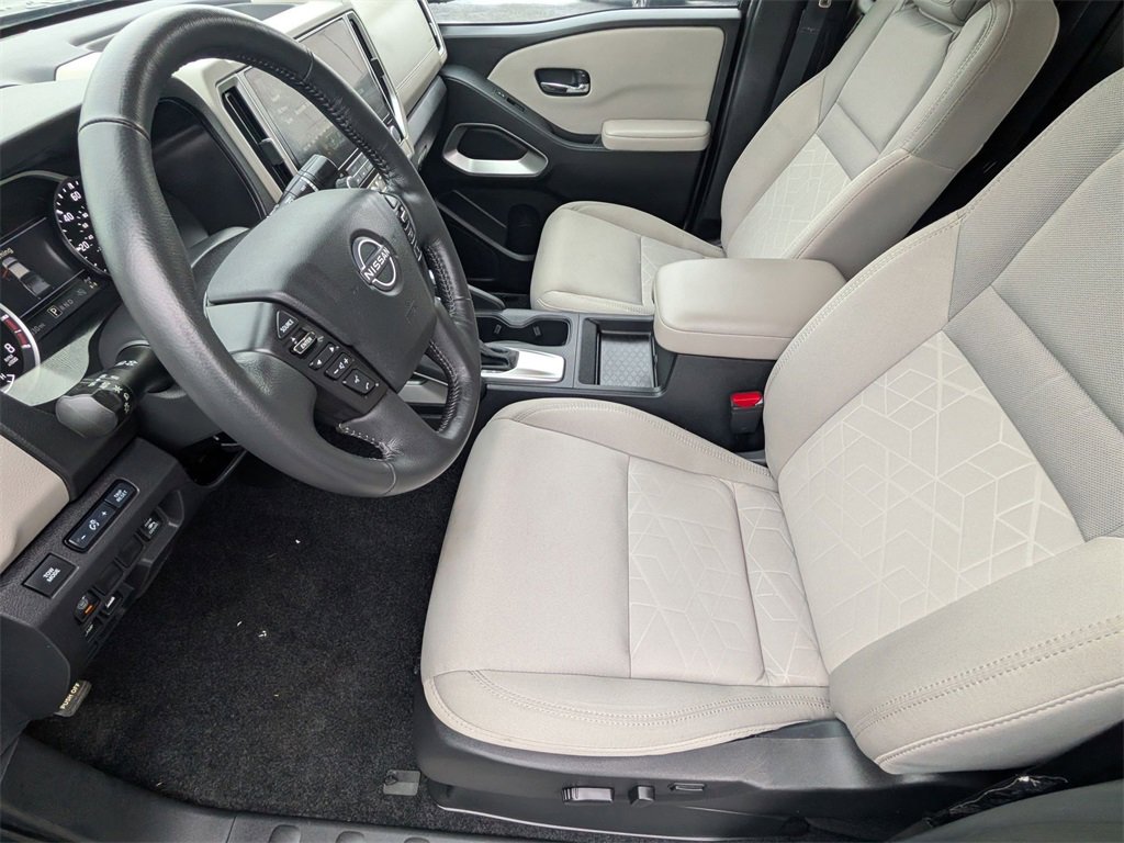 Used 2025 Nissan Frontier SV w/ SV Convenience Package image 11