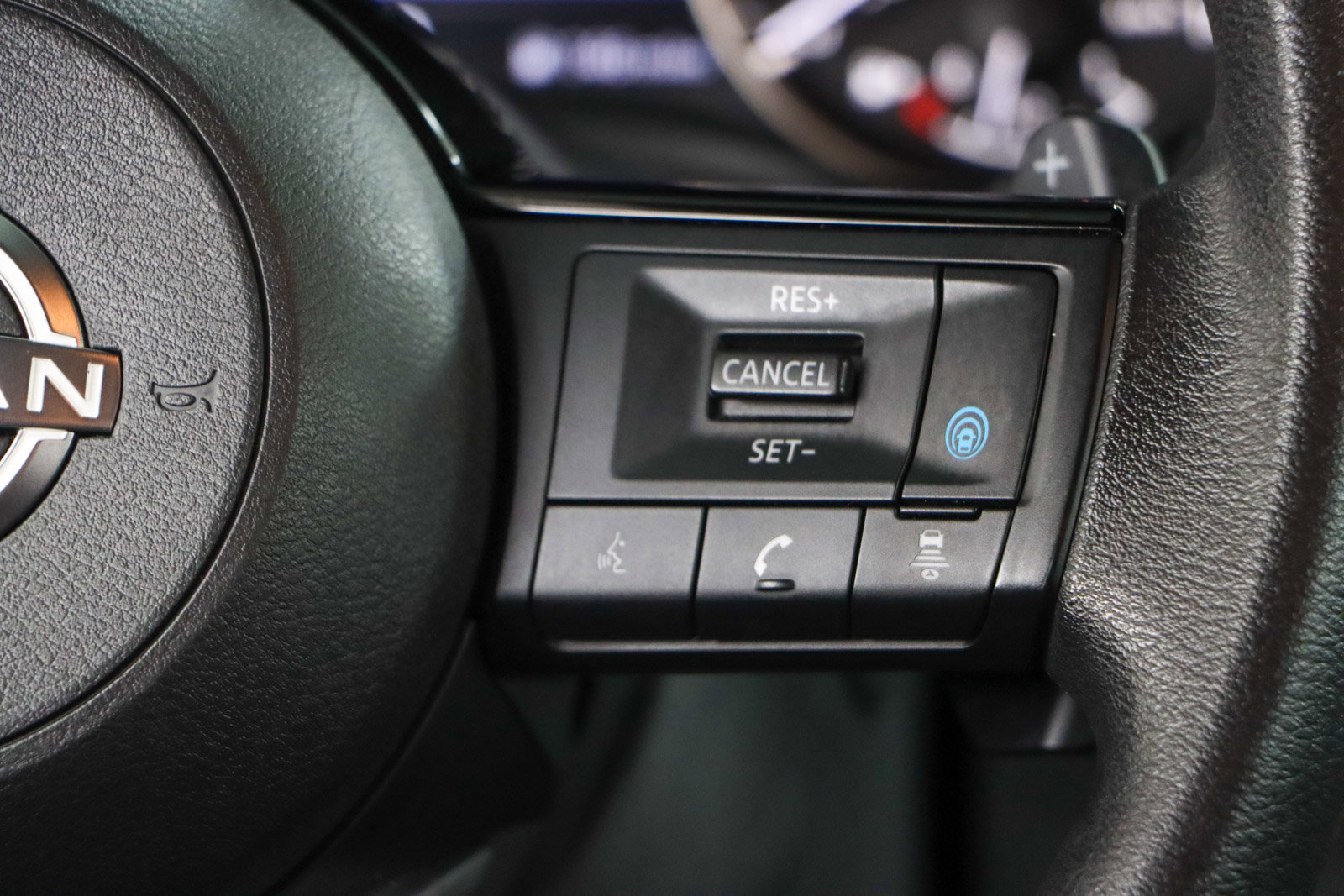 Used 2023 Nissan Rogue SV image 14