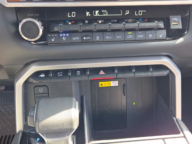 Used 2024 Toyota Sequoia Platinum AWD/4WD image 22