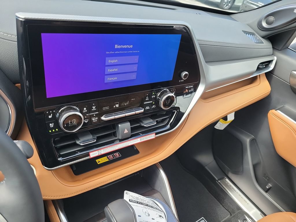 New 2026 Toyota Highlander Platinum AWD/4WD image 14