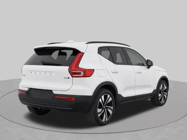 Used 2024 Volvo XC40 B5 Ultimate AWD/4WD image 3