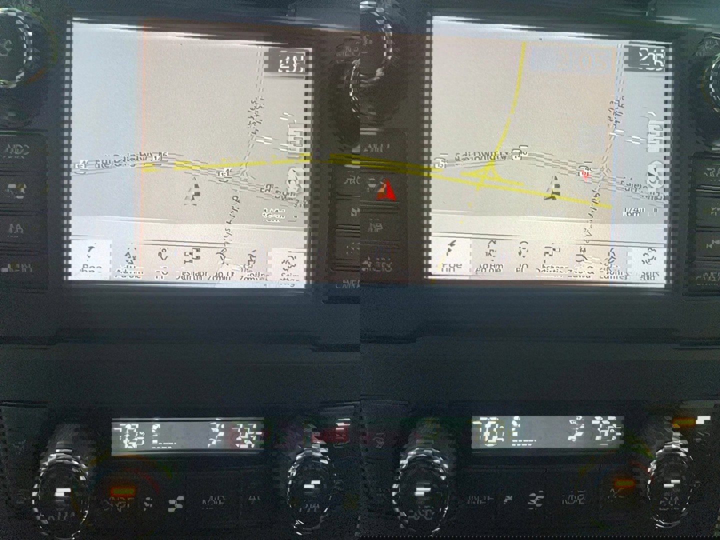 Used 2019 Nissan Titan SV w/ SV Convenience Package image 10