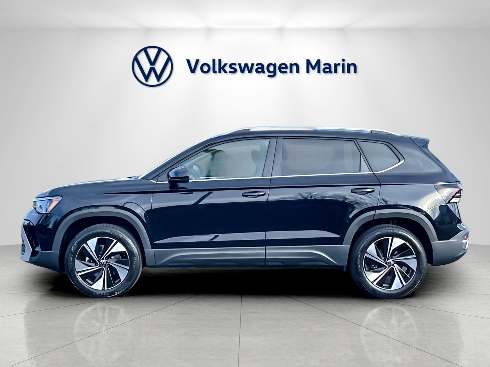 New 2026 Volkswagen Taos SE image 2